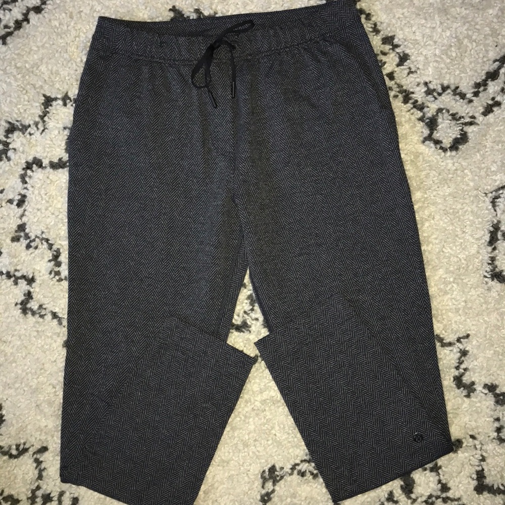 Lululemon black herringbone pants size 6